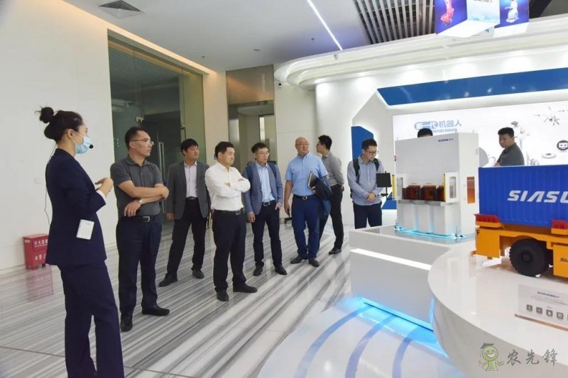 探索智慧植物工廠新模式——新松公司與中國農(nóng)業(yè)科學(xué)院都市農(nóng)業(yè)研究所簽署戰(zhàn)略合作協(xié)議